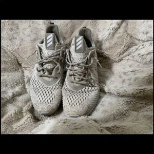 Adidas Sneakers (6.5)